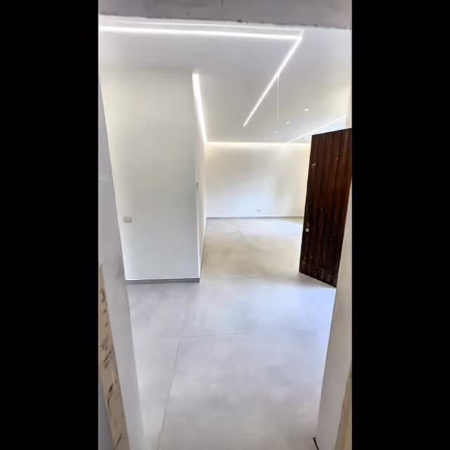 Da un immobile datato a una casa moderna, elegante e completamente rivoluzionata.