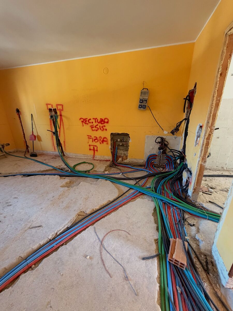IMPIANTI COMPLETATI ✅⚡💧 Un’altra fase importante della ristrutturazione è…